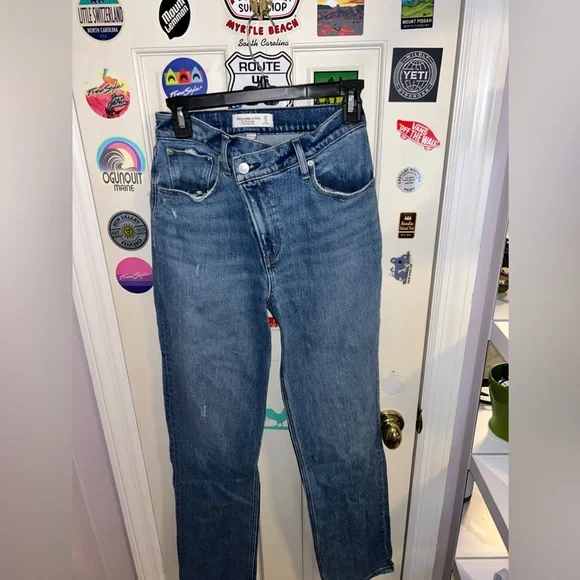 Asymmetrical Abercrombie jeans, size 4/27 - Picture 1 of 2